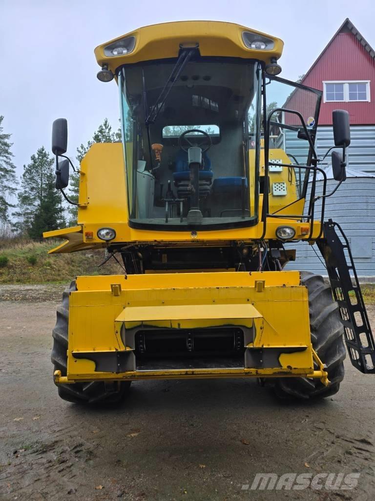 New Holland TC 5050 联合收割机