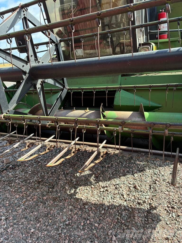 John Deere 1042 联合收割机