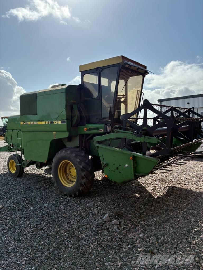 John Deere 1042 联合收割机