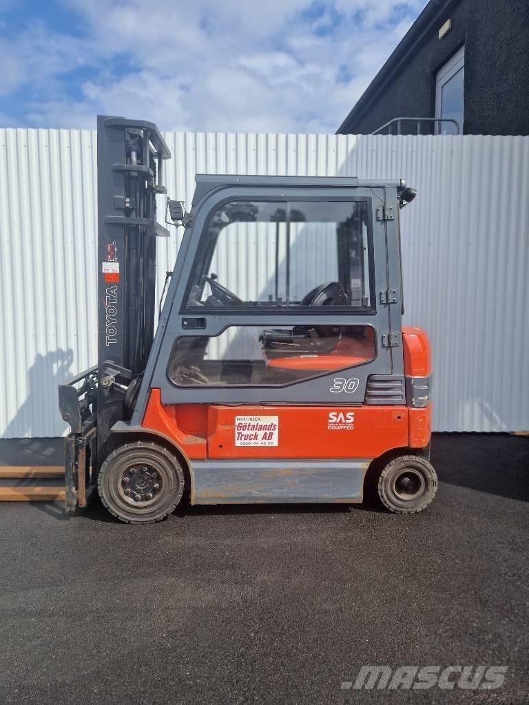 Toyota 7 FBMF 30 电动叉车
