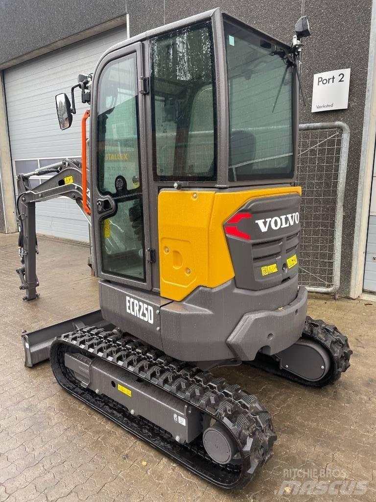 Volvo ECR25D 小型挖掘机
