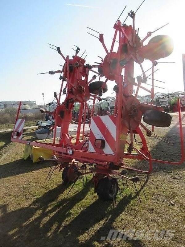 Kuhn GF8702 犁耙和摊草机