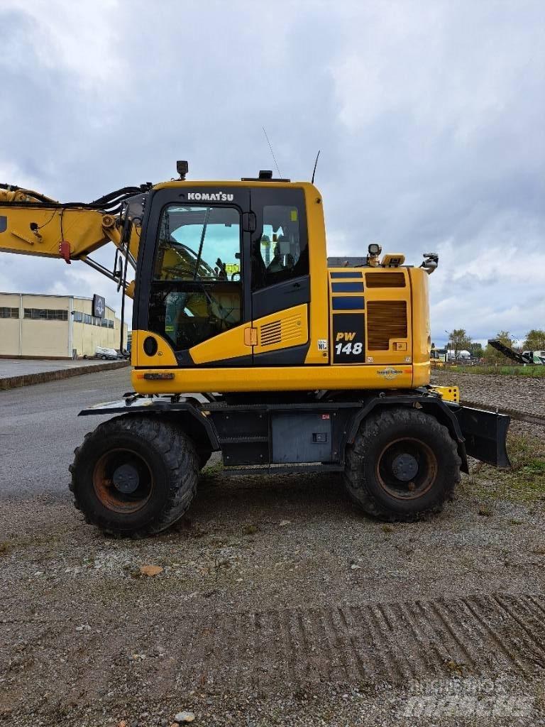 Komatsu PW148-11 轮式挖掘机