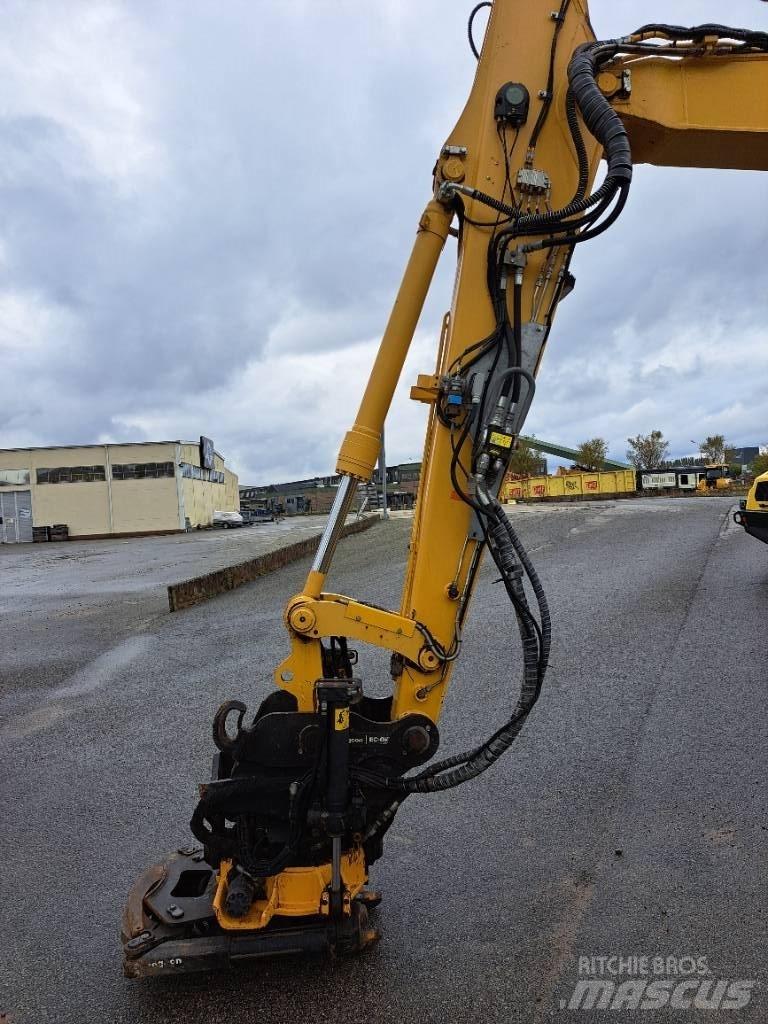 Komatsu PW148-11 轮式挖掘机
