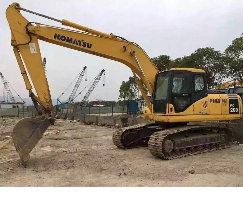 Komatsu pc200-7 履带挖掘机