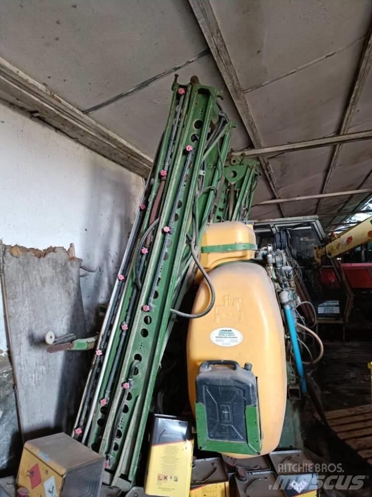 Amazone UF 1200 悬挂式喷雾机