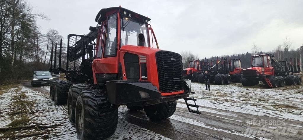Komatsu 835 集运机