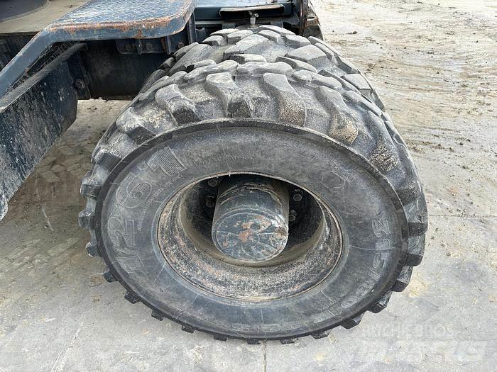 Hyundai HW140 轮式挖掘机