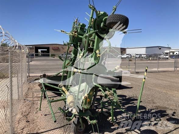 Krone KW7.92/8 犁耙和摊草机