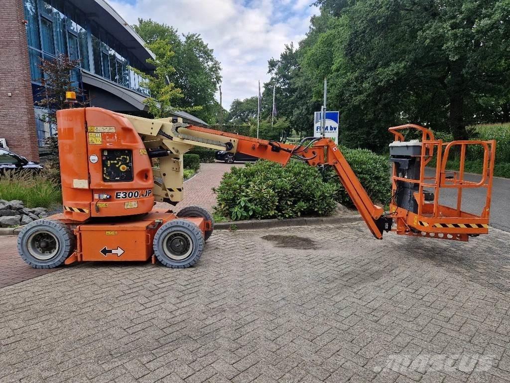 JLG E300AJP 曲臂高空工作平台