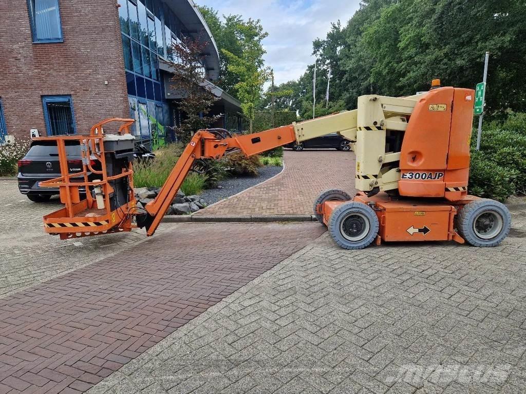 JLG E300AJP 曲臂高空工作平台