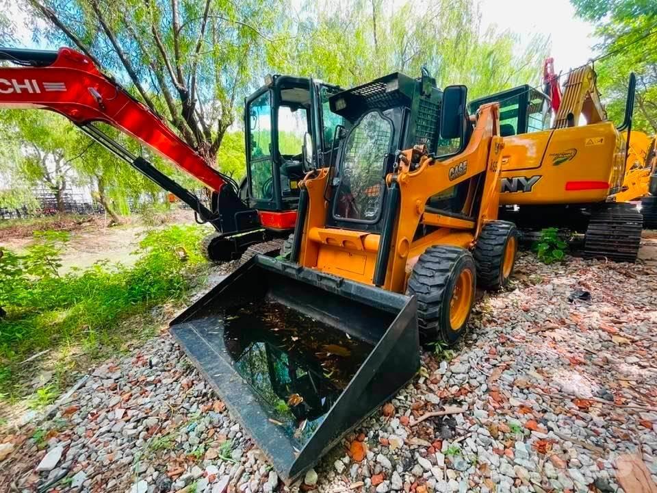 CASE 465 HD 滑移装载机