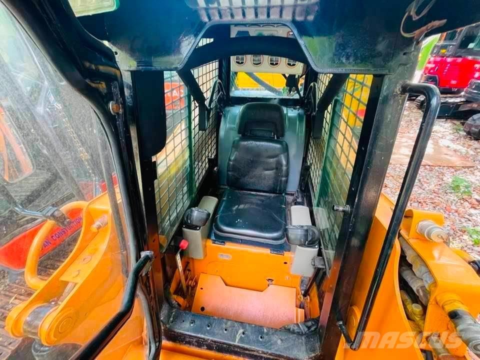 CASE 465 HD 滑移装载机