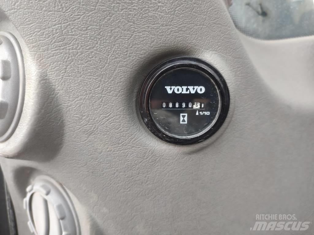 Volvo EC300DL 履带挖掘机