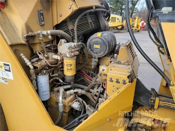 CAT CB64 单轮压路机