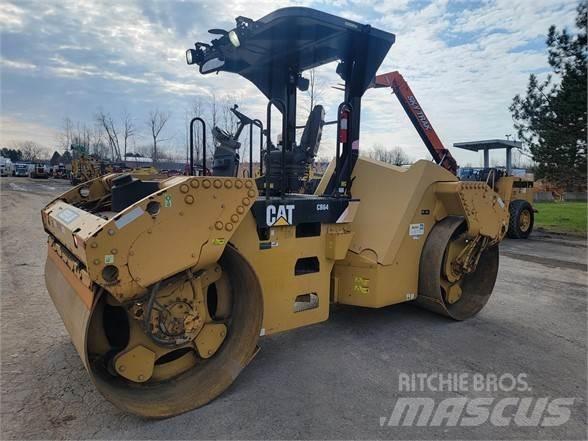 CAT CB64 单轮压路机