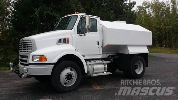 Sterling L8513 水罐车