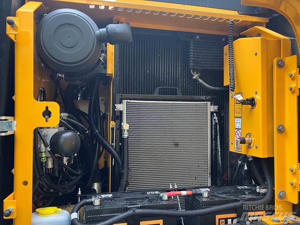 JCB JS145W 轮式挖掘机