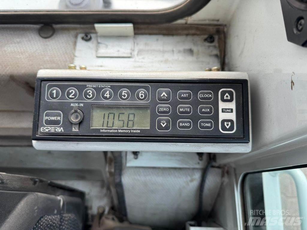 Takeuchi TB016 小型挖掘机