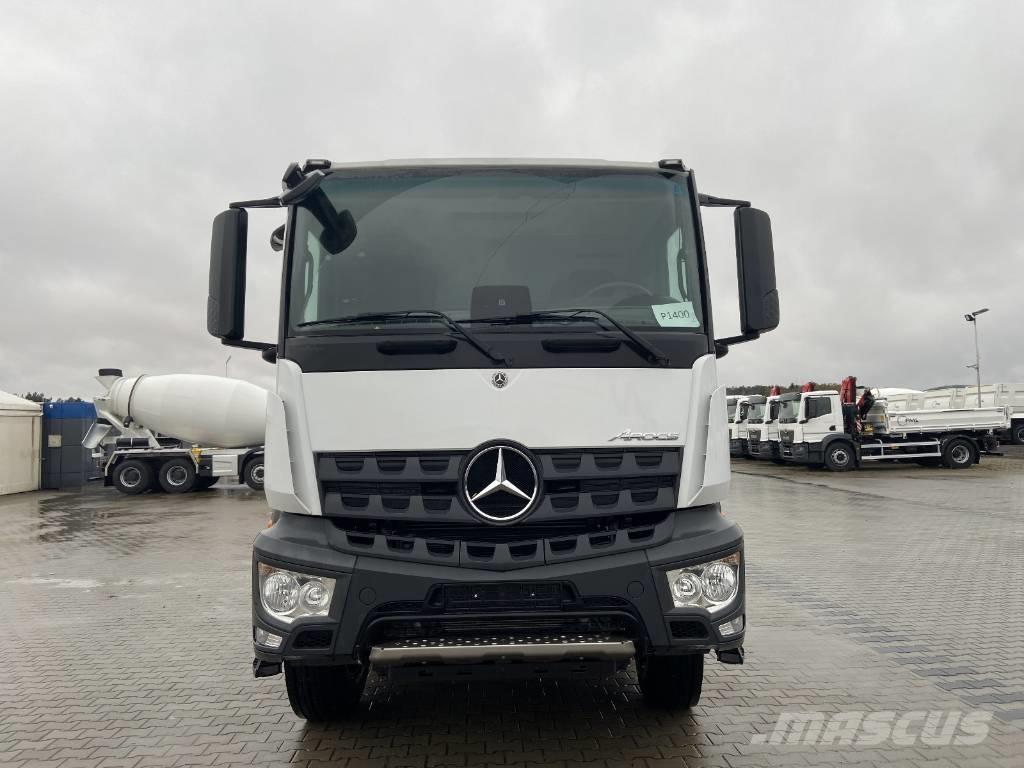 Mercedes-Benz 4143 自卸式货车