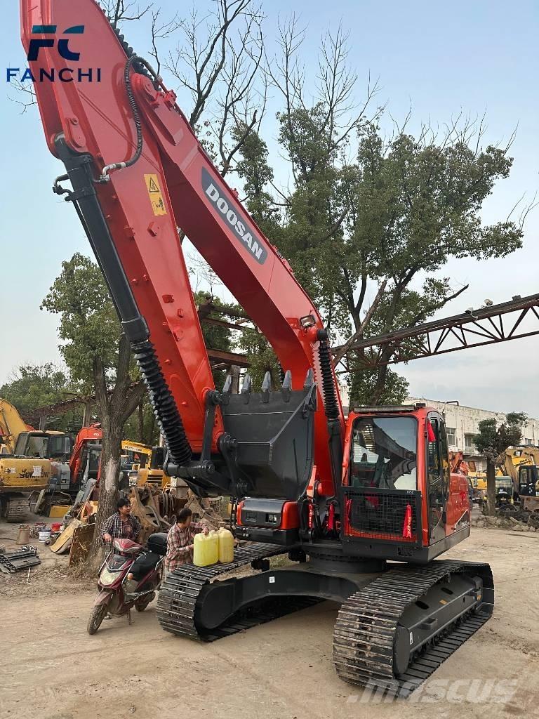 Doosan DX 225 LC 履带挖掘机