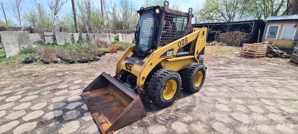 CAT 236 B 小型装载机