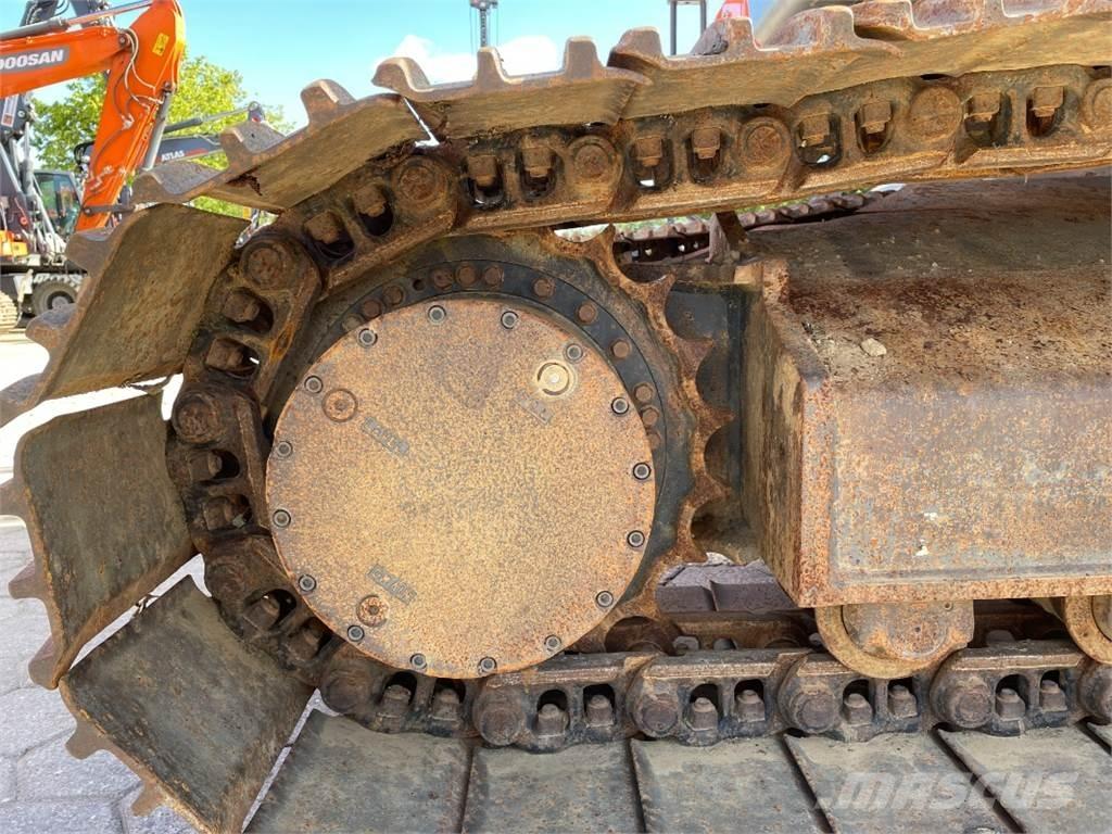 Doosan DX235LC-5 履带挖掘机