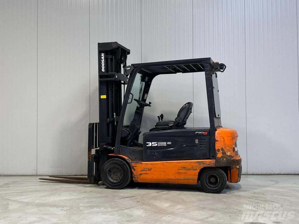 Doosan B35X-5 电动叉车