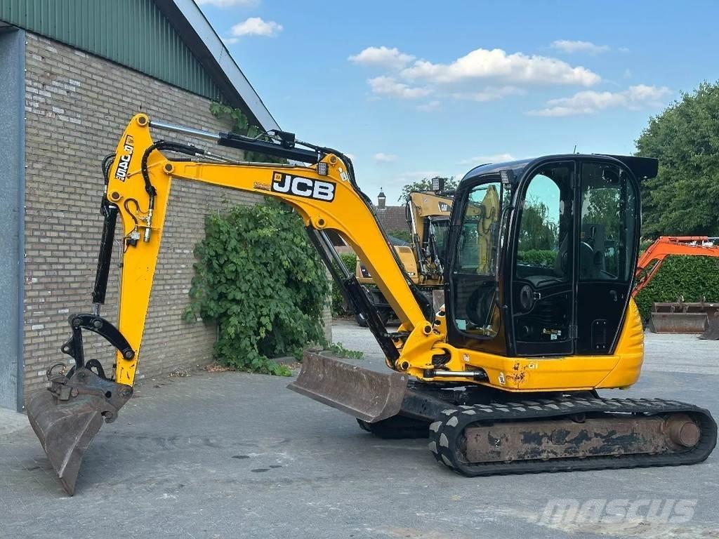 JCB 8045 ZTS 小型挖掘机
