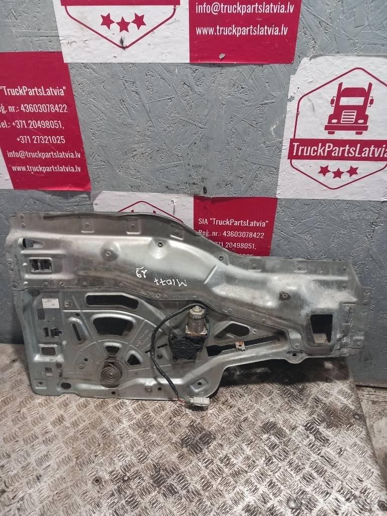 MAN TGA  81626456035 驾驶室与内部