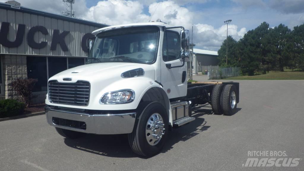 Freightliner M2106 平板车