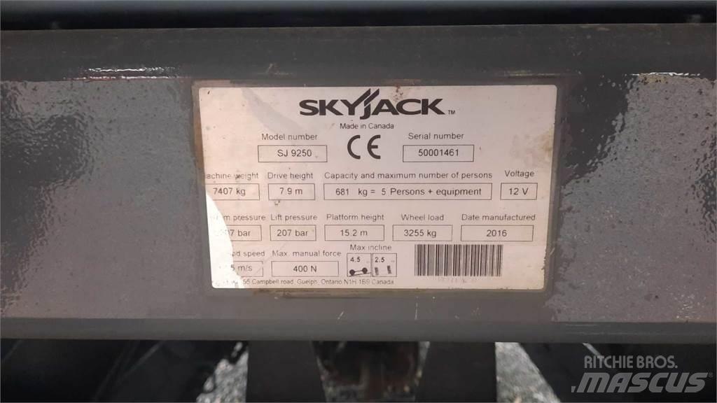 SkyJack 9250RT 剪叉式升降机