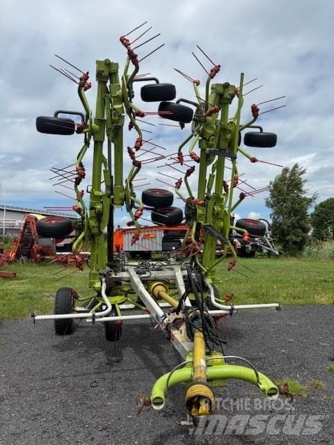 CLAAS Volto 1100 T 犁耙和摊草机