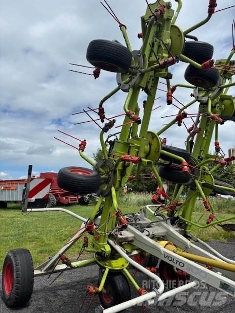 CLAAS Volto 1100 T 犁耙和摊草机