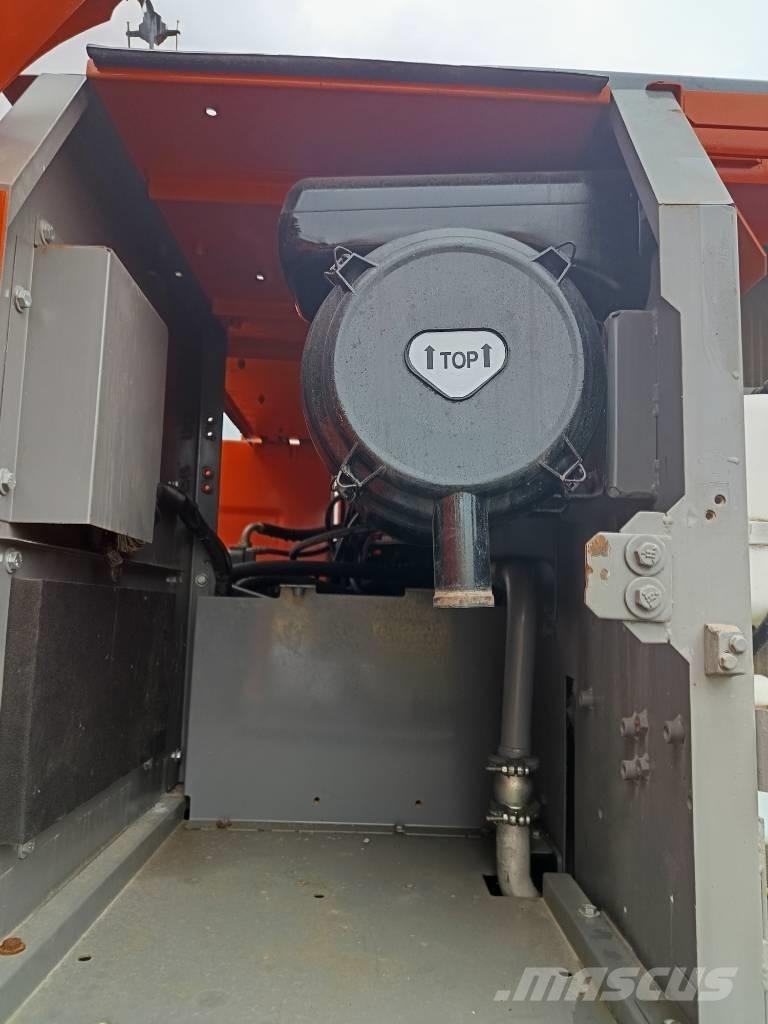 Hitachi ZX 210 履带挖掘机