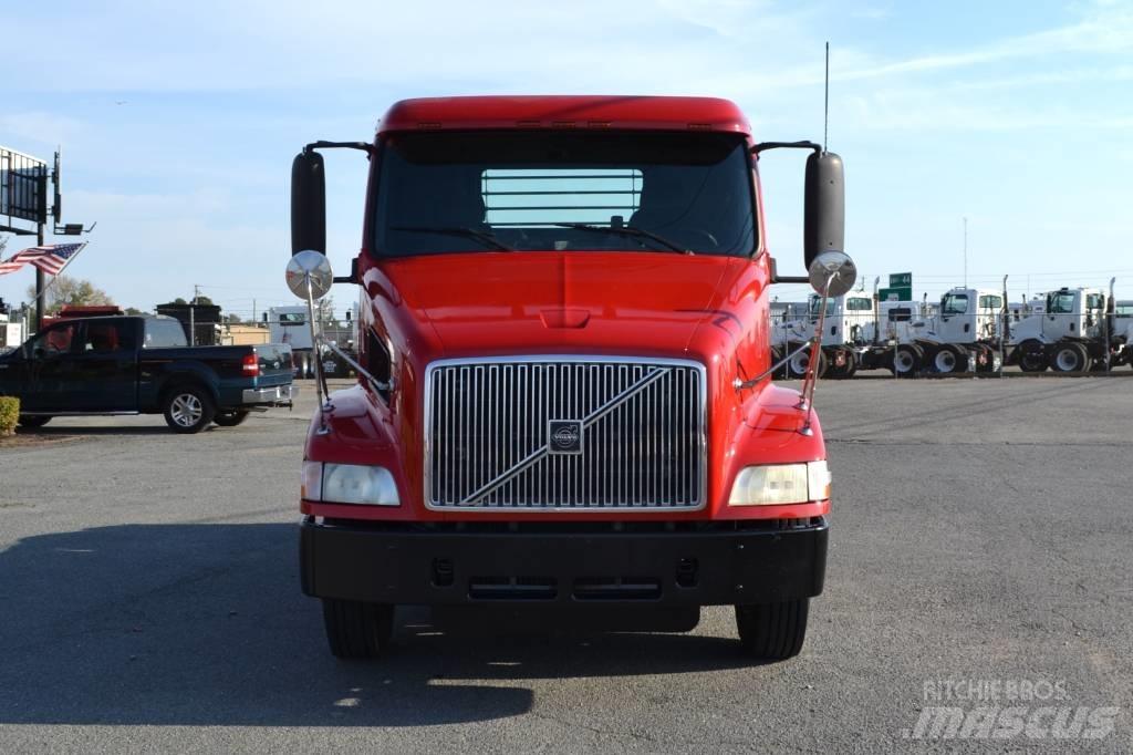 Volvo VNM 42 T200 牵引车