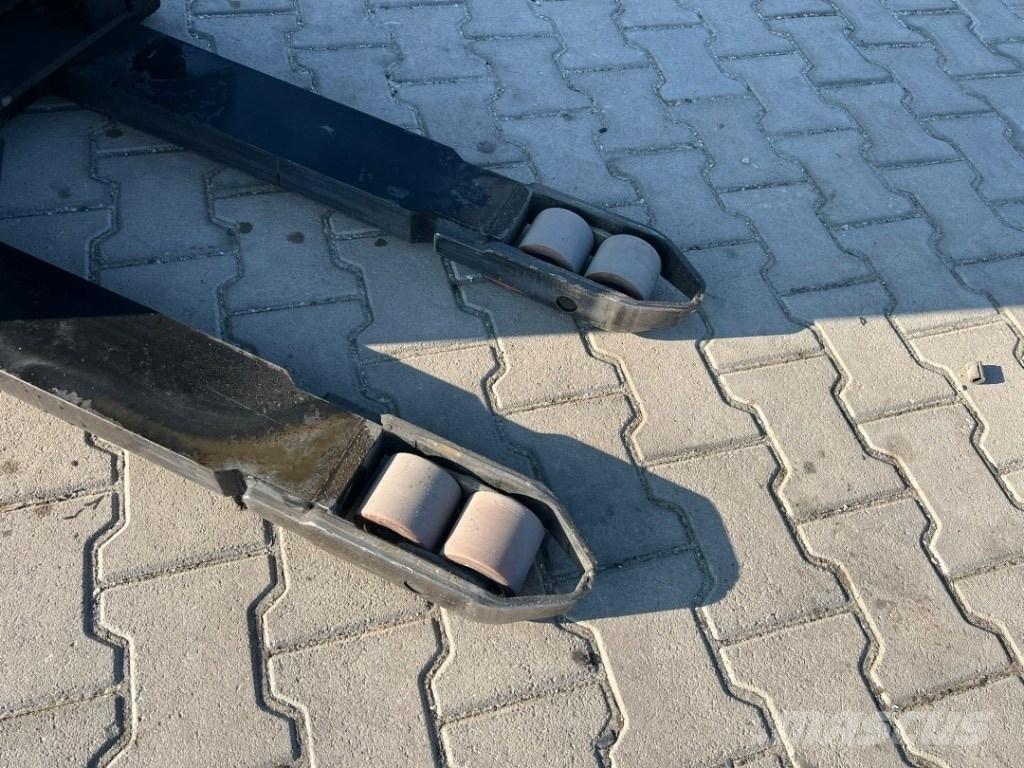 Toyota SPE 140 手推堆垛车