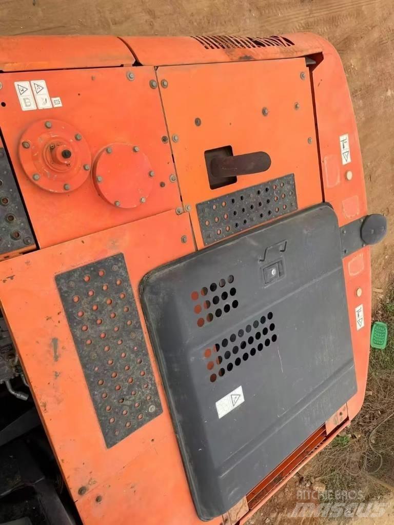 Hitachi ZX 200 履带挖掘机