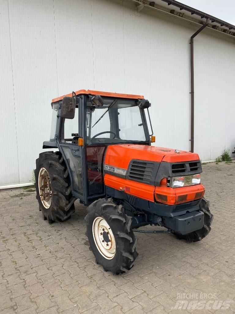 Kubota GL 320 小型拖拉机