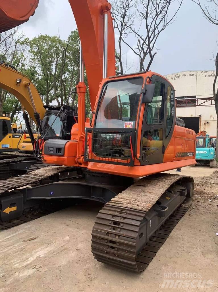 Doosan dx300 履带挖掘机