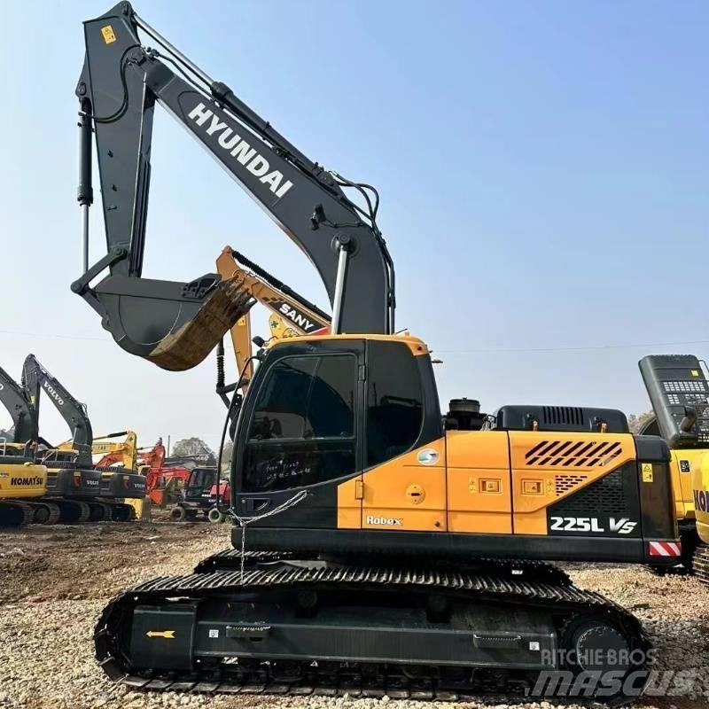 Hyundai R225 履带挖掘机