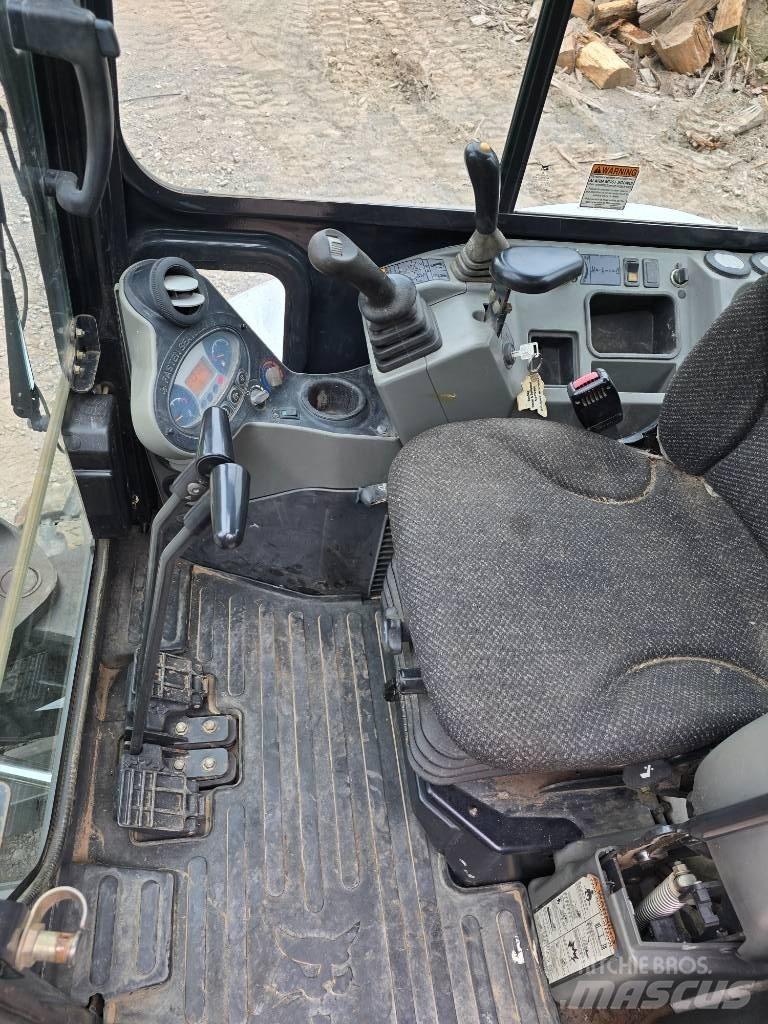 Bobcat E 35 小型挖掘机