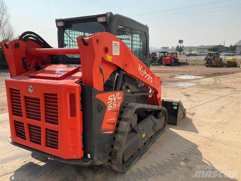 Kubota SVL65-2 滑移装载机