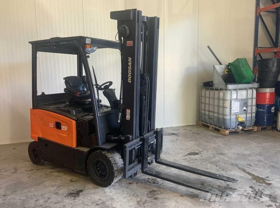 Doosan B 25 X-7 电动叉车