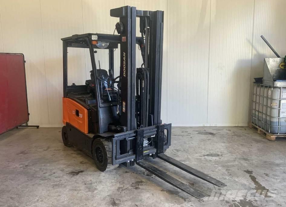 Doosan B 25 X-7 电动叉车