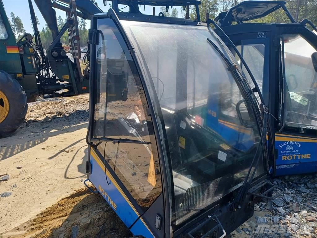 Rottne H14 驾驶室与内部
