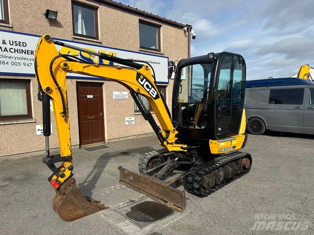 JCB 8026 CTS 小型挖掘机
