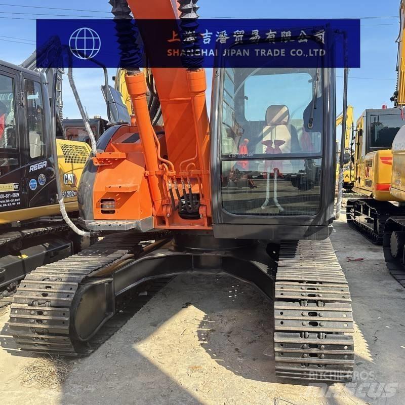Hitachi ZX 135 履带挖掘机