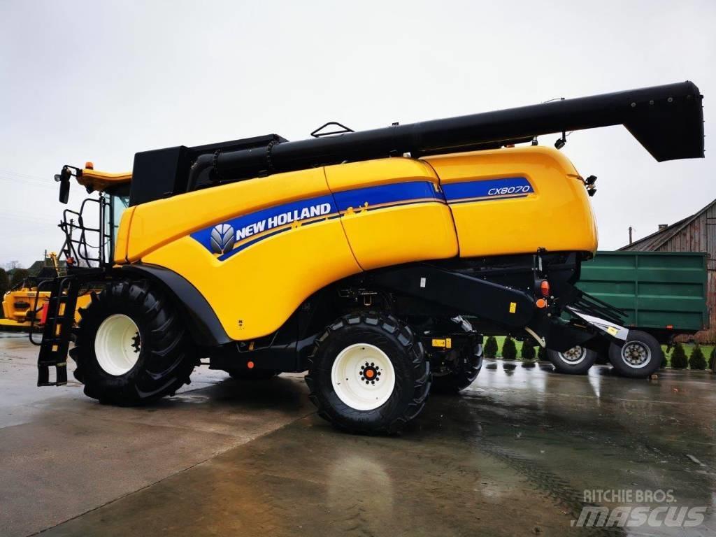 New Holland CX8070 联合收割机