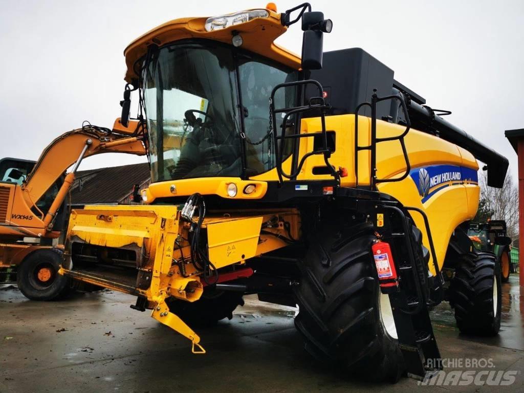 New Holland CX8070 联合收割机